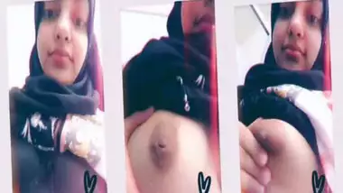 Cute hijabi girl shows her big boobs on cam