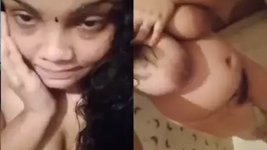 South Indian wife makes her own nude MMS