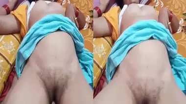 Mature Desi pussy fingering on cam