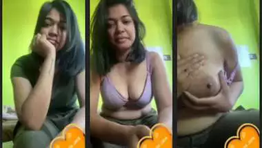 Sexy Bengali girl showing her boobs on video call