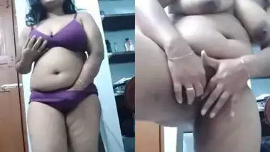 Horny Indian wife fingering for her new lover