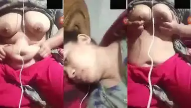 Bengali Bhabhi showing her boobs on video call