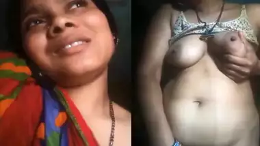 Muslim Bhabhi striptease show with her secret lover