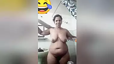 Today Exclusive-lankan Bhabhi Showing Her Bathing On Video Call