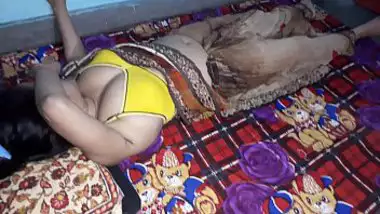 I fuck village aunty in yellow saree, and I cum outside her pussy lips