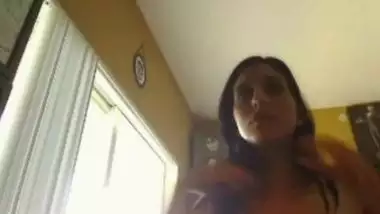 Hawt Indian teen Masturbates on livecam
