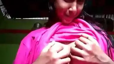 Desi XXX girl in pink plays with her own boobs and nipples in MMS video