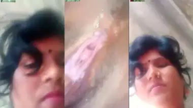 Desi village XXX bitch shows her naked pussy on video call with lover MMS