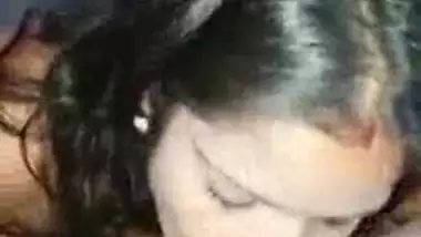 Desi deepthroat sex MMS clip of a hawt girlfriend