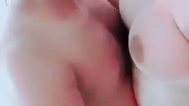 Nice-looking Pakistani wife sex with her newly married spouse