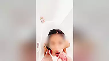 Sexy Indian Girlfriend Gets Golden Shower And Facial