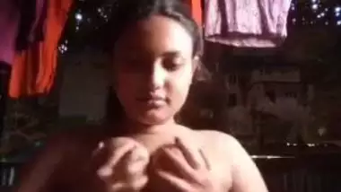 Chesty Desi cutie exposes her perky XXX tits and plays with them