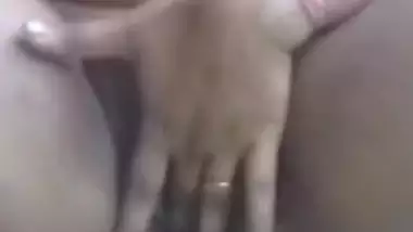 Desi village bhabi show her pussy on cam