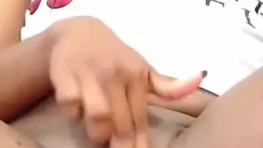 Desi cute girl Masturbating on cam