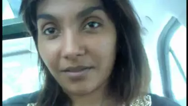Desi girlfriend sucking fucking her boyfriend in a car