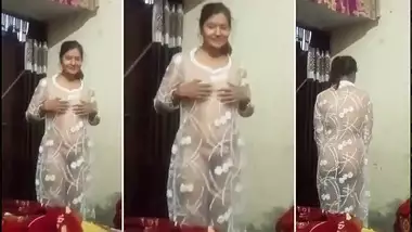 Beautiful Indian Bhabhi nude captured by hubby - desi sex mms