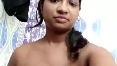 Single Desi lady is in a mood to expose her amazing XXX melons