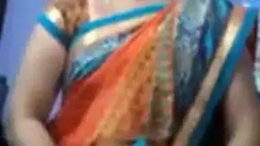 Desi Aunty Showing Pussy to BOOoss