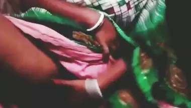 Desi village wife fing her sexy pussy