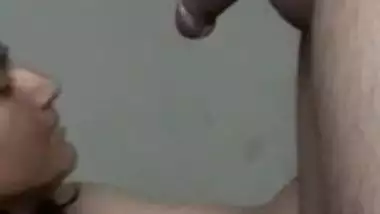 MMS video of sexy Desi MILF sucking XXX penis of husband's friend