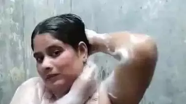 Bangladeshi Desi married wife bathing her nude body on XXX cam