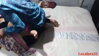 Village slut puts off pink saree and takes Desi man's XXX boner