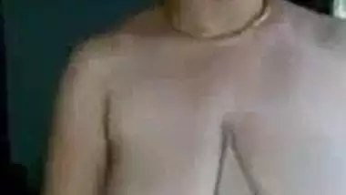Horny Desi aged aunty nude MMS sex movie scene