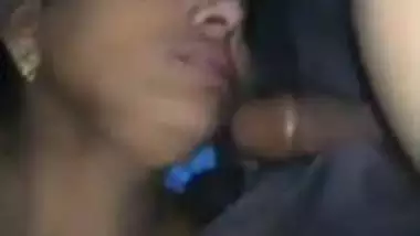 Indian blue film Bengali sex video of Poonam aunty in threesome!