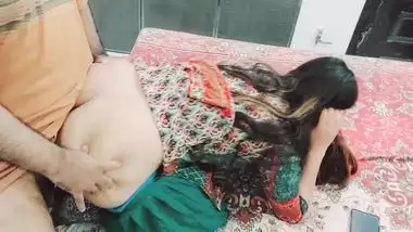 Real Pakistani maid pleases her Desi house-owner with XXX coupling