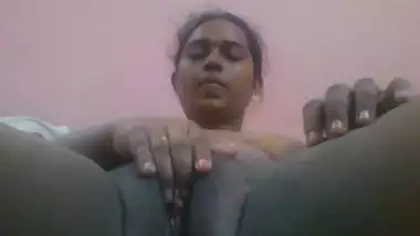 Fat Desi pussy show MMS clip