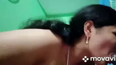 Desi MILF takes XXX tool in mouth and vagina in bathroom in MMS video