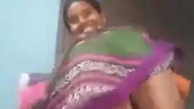 Telugu bhabi open her sare