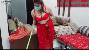 Pakistani Maid With No Panties Seducing House Owner Flashing Boobs And Pussy