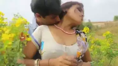 Outdoor free Indian masala porn video of foreplay sexual fun