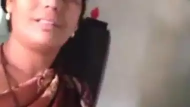 Desi village aunty show her boobs
