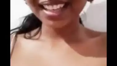 Cute Desi girl Shows her Boobs and Pussy on VC