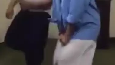 pakistani police man dacing with raand