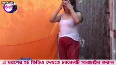 Booby bangla aunty bathing showing nipple in wet white tshirt