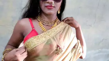 Desi bhabhi wearing a saree and fucking in devar