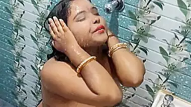 Busty Mature Wife Bathing Nude Video