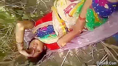 Exclusive- Desi Randi Bhabhi Outdoor Sex With 2 Young Guys