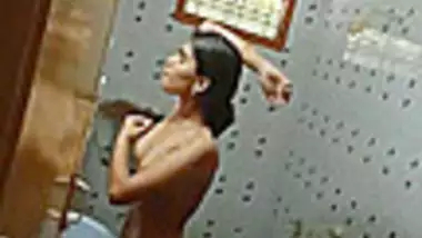 Bhabhi Shaving Video In Bathroom - Leaked Desi