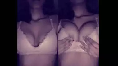 Indian sexy babe fingering hot pussy and showing boobs part 3