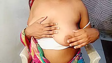 Desi Sexy Bhabhi Open Her Saree And Make Video