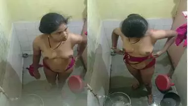 Neighbor spying bhabhi nude bath in bathroom