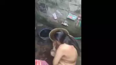 Desi Aunty Bathing Capture