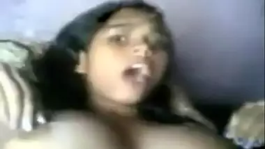 A nasty guy bangs his 18 yr old GF in a desi sex video