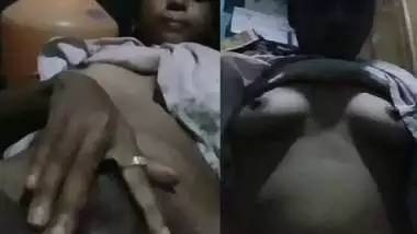 Lonely bhabhi boobs show and pussy rubbing