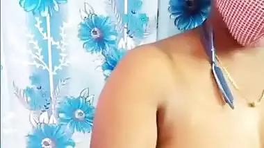 Stripchat Tamil girl Aarthi naked boobs showing