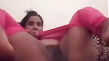 Bhabhi Showing Her Pussy
